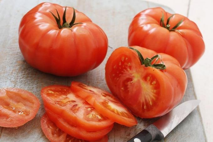 Sayuran dengan A: tomat Acme