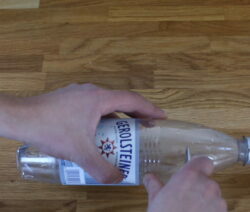 Taglia la bottiglia in PET