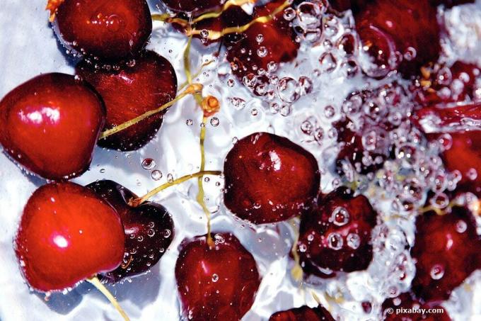 Remove maggots from cherries