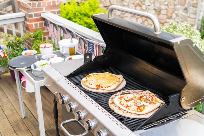 Grilled pizza with oregano