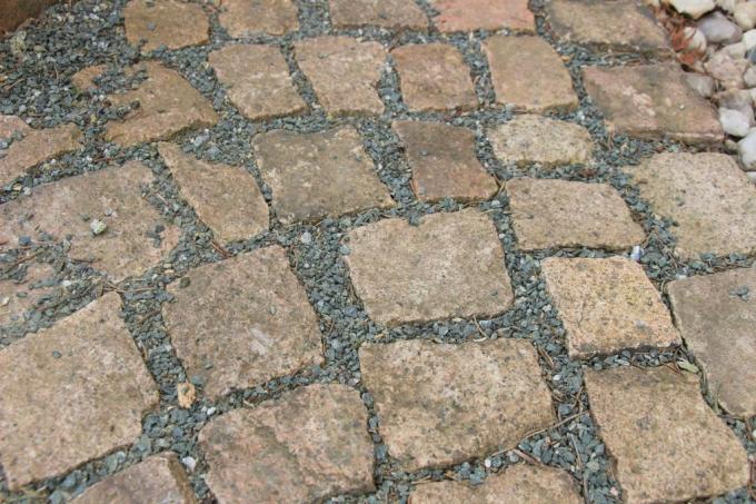 Lay paving stones with gravel