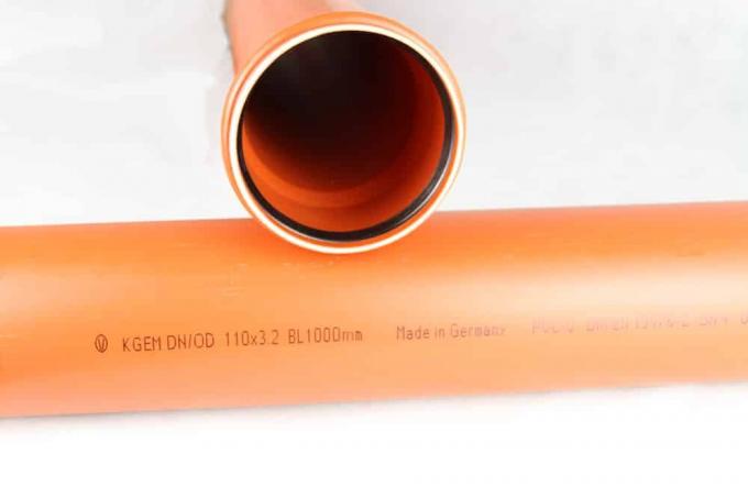 Pokládka KG potrubí - odpadní potrubí oranžové