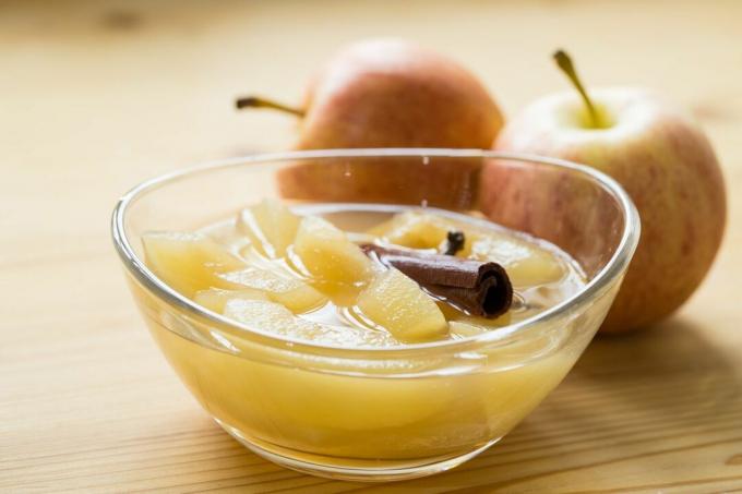 그레이엄 기념일 사과로 만든 설탕에 절인 과일