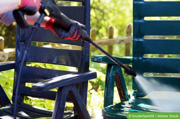 Καθαρίστε τα έπιπλα κήπου με καθαριστικό υψηλής πίεσης