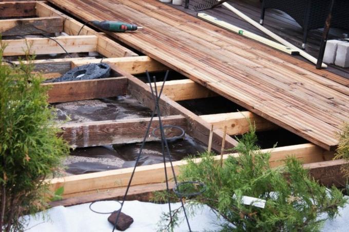 البنية التحتية لشرفة خشبية