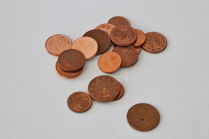 Χάλκινα νομίσματα για το σπάσιμο της διαδρομής του μυρμηγκιού