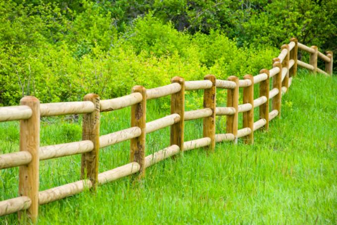 ограда ливада