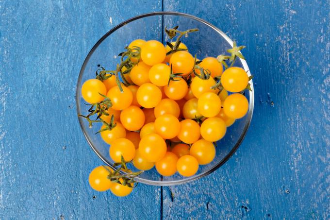 Kabuklu sarı frenk üzümü domates