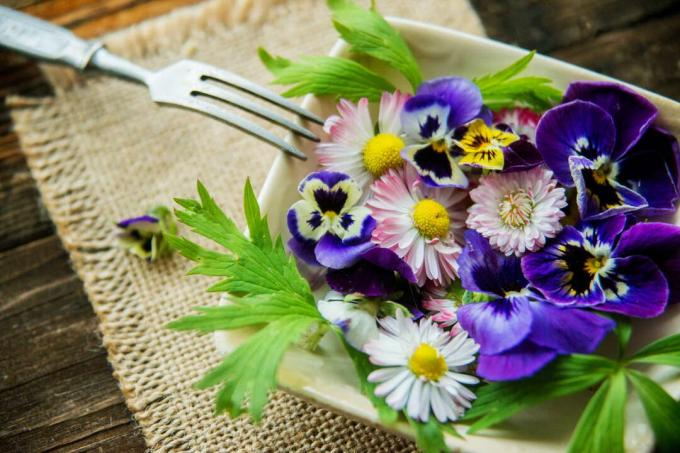 Edible flowers on a plate with fork